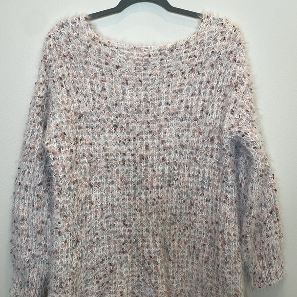 POL V-Neck Fuzzy Sweater Size Small - Picture 7 of 7